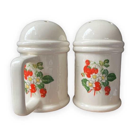 Vintage 80's Strawberries Salt and Pepper Shakers Cottagecore Ceramic Handmade - Picture 1 of 9